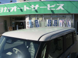 こちらのお車はツートンカラーでとってもおしゃれ♪天井とミラー部分はホワイトカラーになっています。