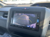 バックカメラも付いています。駐車の時に便利なのはもちろんの事、後方死角にいる子供たちに気が付くことができるので安心安全ですね!