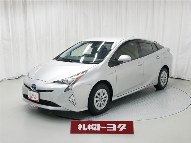 プリウス1.8 S セーフティ プラス E-Four 4WD