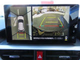 (パノラミックビューモニタ-)車を上から見たような映像で死角もバッチリ確認できます。