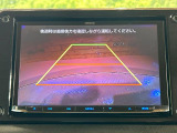 【バックカメラ】駐車時に後方がリアルタイム映像で確認できます。大型商業施設や立体駐車場での駐車時や、夜間のバック時に大活躍!運転スキルに関わらず、今や必須となった装備のひとつです!