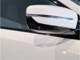 【BMWミラー】視認性の高いスタイリッシュなミラー。自動防眩機能も付いており夜間のドライビングをサポートします。