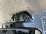 日産オリジナルドライブレコーダーです。車室内カメラによる車内および車側面の撮影記録が駐車時の安心をたかめます。