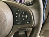 ハンドルにHondaセンシング系のクルーズコントロールやレーンキープアシストなどのスイッチが装備されています。ハンドルから手を離さず安全に操作できます。