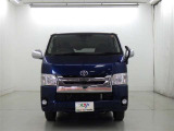 トヨタが誇る商用バン!信頼性も高いハイエース!