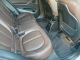 後部座席も気になるようなキズ・汚れやへたり等、大きなダメージはなく、良好な状態です。