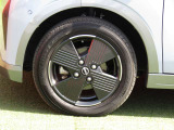 純正14インチアルミ付きです。お手入れのしやすいデザイン