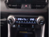 オートエアコンなので操作も楽々です♪室内を快適空間にします。