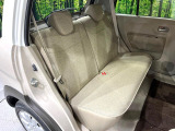後部座席も気になるようなキズ・汚れやへたり等、大きなダメージはなく、良好な状態です。