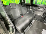 後部座席も気になるようなキズ・汚れやへたり等、大きなダメージはなく、良好な状態です。