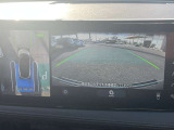 【アラウンドビューモニター】周囲を見渡せる映像で、スムースな駐車をサポートします