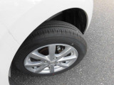 タイヤの残り溝を撮影しました☆タイヤの溝もしっかり残っていますので、安心して走行可能です(^^)/