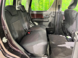 後部座席も気になるようなキズ・汚れやへたり等、大きなダメージはなく、良好な状態です。