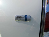 こちらのお車はハイブリッド車です。優れた燃費性能とより力強く快適な走行性能が特徴です★