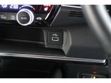 スマートフォンなどの音楽再生が可能なUSB接続ジャック装備車両です♪♪♪