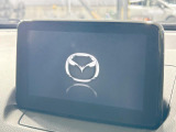 【マツダコネクトナビ】車内の雰囲気にマッチした一体型タイプのナビ。各種車輌設定やBluetooth再生等、様々な機能が楽しめます。直感的なダイヤル操作が可能で、使い勝手も良好です。