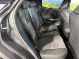 後部座席も気になるようなキズ・汚れやへたり等、大きなダメージはなく、良好な状態です。