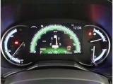 とっても見やすいメーターです。夜間時はラグジュアリーな気分にさせてくれる照明が魅力ですので、夜のドライブも楽しみになりますよ♪
