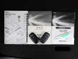 取扱説明書と整備記録簿(メンテナンスノート)が付いています。メンテナンスノートには、整備内容・走行距離等が記載されていますので安心ですね!