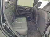 後部座席もゆとりのある足元です。