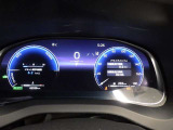 とっても見やすいメーターです。夜間時はラグジュアリーな気分にさせてくれる照明が魅力ですので、夜のドライブも楽しみになりますよ♪