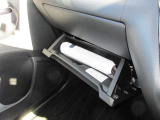 グローブボックスです!上下にスペースがあり、車検証や小物を収納可能です