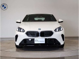 【キドニーグリル】BMWは約90年もの間、ほぼ全ての車両にひと目でBMWだと分かるこの特徴的なフロントグリルが備えられ、デザイン・アイコンとして親しまれてきました。