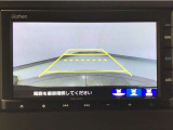 【バックカメラ】運転が苦手な方も車庫入れラクラクです!ギアをリバースに入れれば自動的に切り換わりますので、面倒な操作は不要です♪狭い駐車場もお車を傷つけず安心ですね!