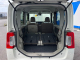後席を格納すると、これだけの広さが!シーンに合わせたシートアレンジで、大きな荷物も積むことが出来ます♪