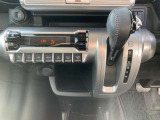 車内温度を感知して自動で温度調整をしてくれるのでいつでも快適な車内空間を作りあげます。