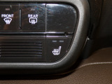 【シートヒーター】シートヒーター装備車です。寒い冬に乗車中とても暖かく快適に移動できます。冷え性の方にピッタリの装備です!
