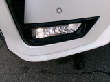 LEDフォグランプ。鮮やかな白光色で明るく照らします。