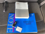 メンテナンスノート【整備記録簿】、取説も揃っています。スマートキーはバッグなどにしまったままボタン操作でエンジンの始動・停止ができて大変便利です。