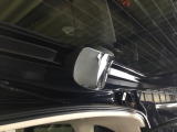 後方視角支援ミラー装備。テールゲートの内側に装着されているミラーにより、車両後方付近を見ることができます。
