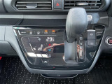 【 オートエアコン 】車内温度を感知して自動で温度調整をしてくれるのでいつでも快適な車内空間を創り上げます!//