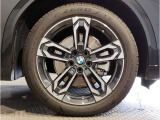 BMW純正アルミホイールです。納車時にはアルミホイールコーティングも承っております!是非ご検討下さいませ。