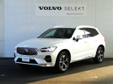 2025年11月登録のボルボXC60プラス B5で、26年モデルです。ボディーカラーはクリスタルホワイトプレミアムメタリックで、シートは最新のノルディコシートです。