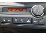 オートエアコン装備♪室内温度を設定すれば自動的に風量の調整をしてくれます♪車内をいつでも快適に保てます♪