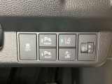 ハンドルの右側にはヘットライトリベライザーとHondaセンシング用のメインスイッチがついています。ヘッドライトリベライザーは道路状況や積荷の加重に応じてライトの高さを調節できます。