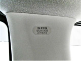 【SRSカーテンエアバッグ】車両側面から強い衝撃を受けたとき、衝撃を受けた側のSRSカーテンエアバッグが瞬時に膨らみ、乗員の主に頭部にかかる衝撃を緩和するシステムです☆