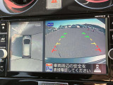 インテリジェント アラウンドビューモニター(移動物 検知機能付)空から見下ろしているかのような映像をディスプレイに映し出し、スムースな駐車をサポートします。