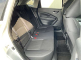 リヤシートは足元空間も広くリラックスしてドライブが楽しめます。