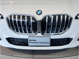【キドニーグリル】BMWは約90年もの間、ほぼ全ての車両にひと目でBMWだと分かるこの特徴的なフロントグリルが備えられ、デザイン・アイコンとして親しまれてきました。
