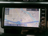 純正7型ナビを装備。タッチパネル式で使いやすく、お出かけもラクラクです。