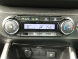 オートエアコンを装備しておりますので、四季を通じて車内を快適な温度に保つことが出来ます!高級感が有りますね!
