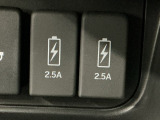 2.5アンペア急速USBチャージャー搭載。スマートフォンなどの充電にとっても便利です
