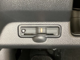 ハンドルの左下にETCがついています。高速道路の料金所の通過も楽々です。 カードの取り出しもしやすい場所についています。