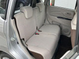 後部座席も気になるようなキズ・汚れやへたり等、大きなダメージはなく、良好な状態です。