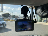 ドライブレコーダーの写真になります。昨今、車に必須な装備になってます!万が一があったときにしっかり記録されていると安心です。駐車監視機能がついている機種もありますので、盗難防止にも一役買ってます!