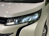 【LEDヘッドライト】悪天候や夜間走行時も良好な視界を確保し安心して運転できる高輝度LEDヘッドライトを装備!点灯速度が早く、消費電力も抑えられています。